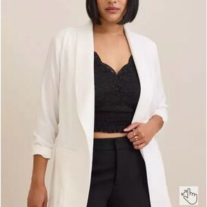 Torrid Size 2 Studio White Crepe Shawl Collar Blazer